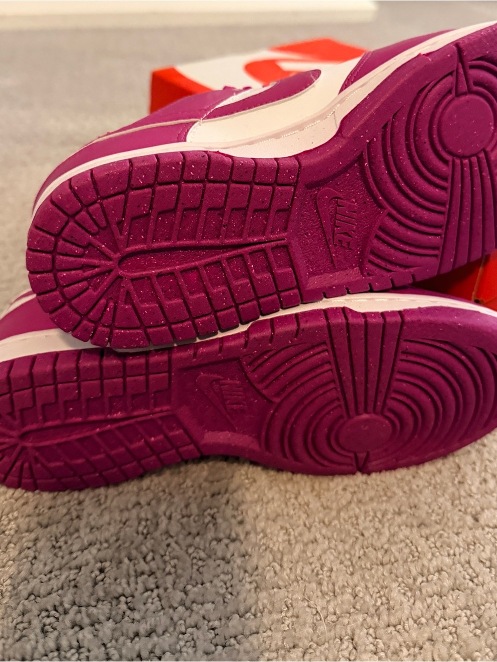 Nike Low-Top Sneakers in Magenta and White - Picture 3 of 6
